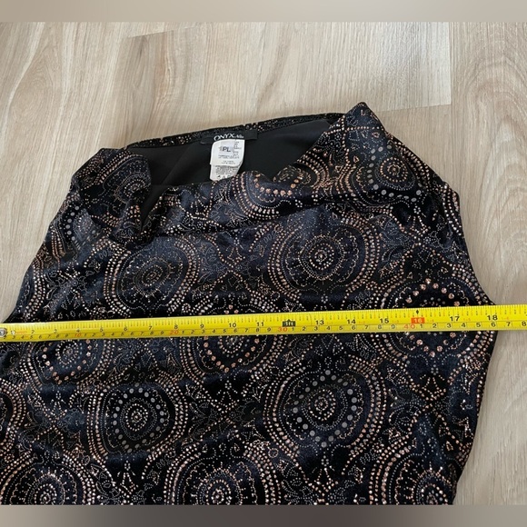 Super Sparkly ONYX NITE Black & Bronze Scoop Neck Top. - Picture 9 of 10